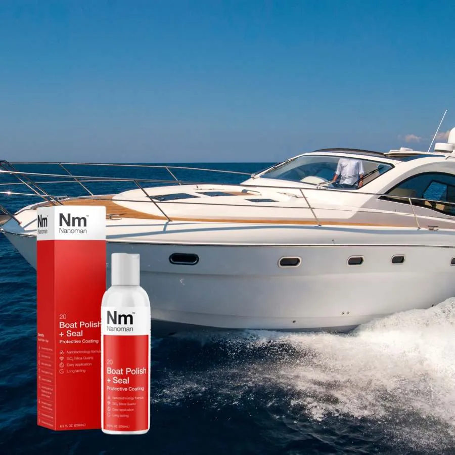 Boat Polish + Seal 250 ml and box in front of a motorboat at sea